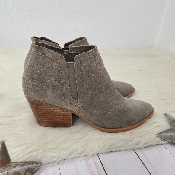 Dolce Vita Dahlia ankle boots block heel pointed toe taupe suede size 8.5 - Picture 2 of 7